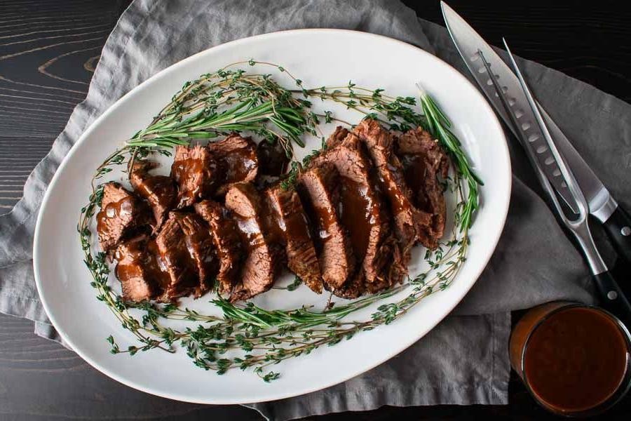 Rosemary Garlic Tri Tip with Red Wine Sauce