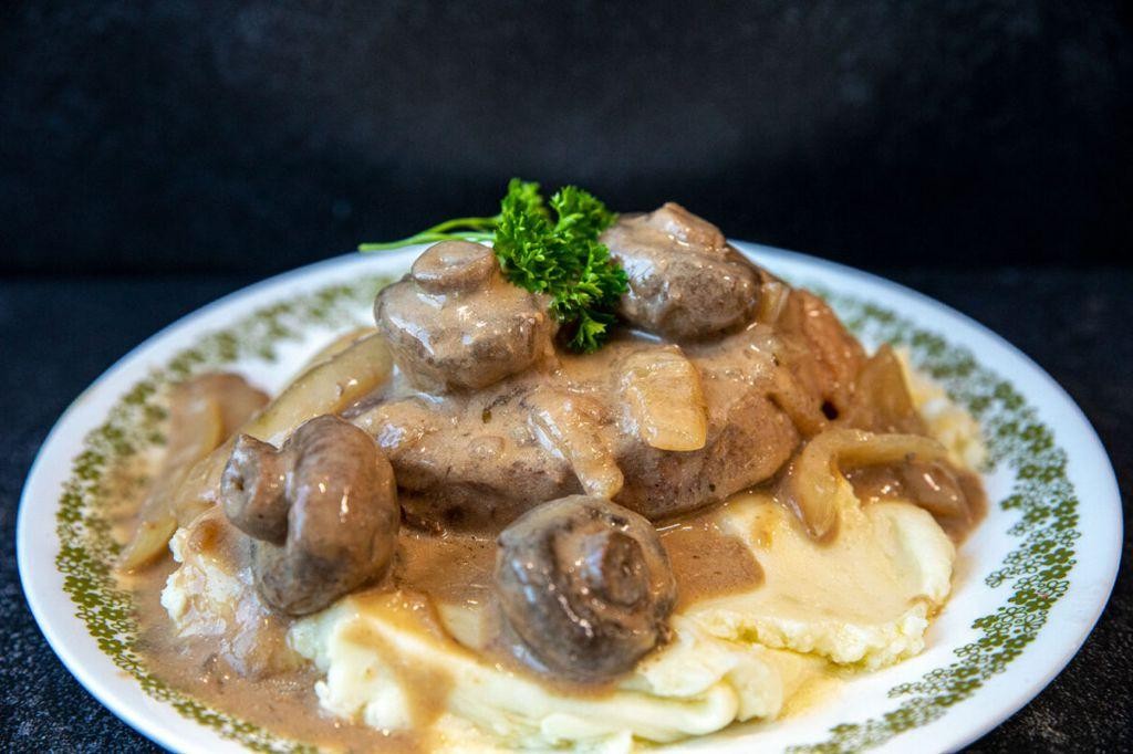 Round Steak with Creamy Mushroom Sauce