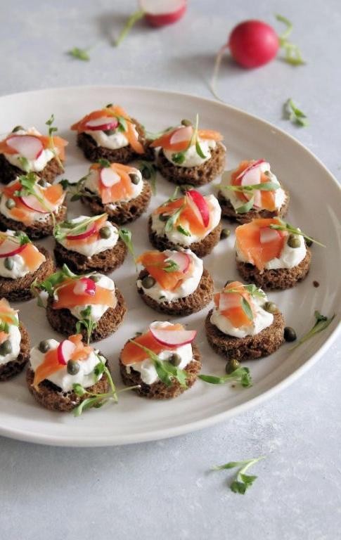 Rye Bread with Smoked Salmon and Cream Cheese