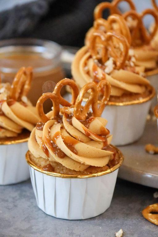 Salted Caramel Pretzel Cupcakes with Crunchy Topping