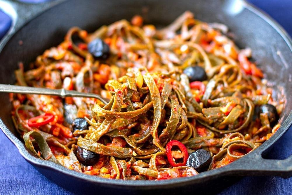 Seaweed Pasta with Garlic and Chili