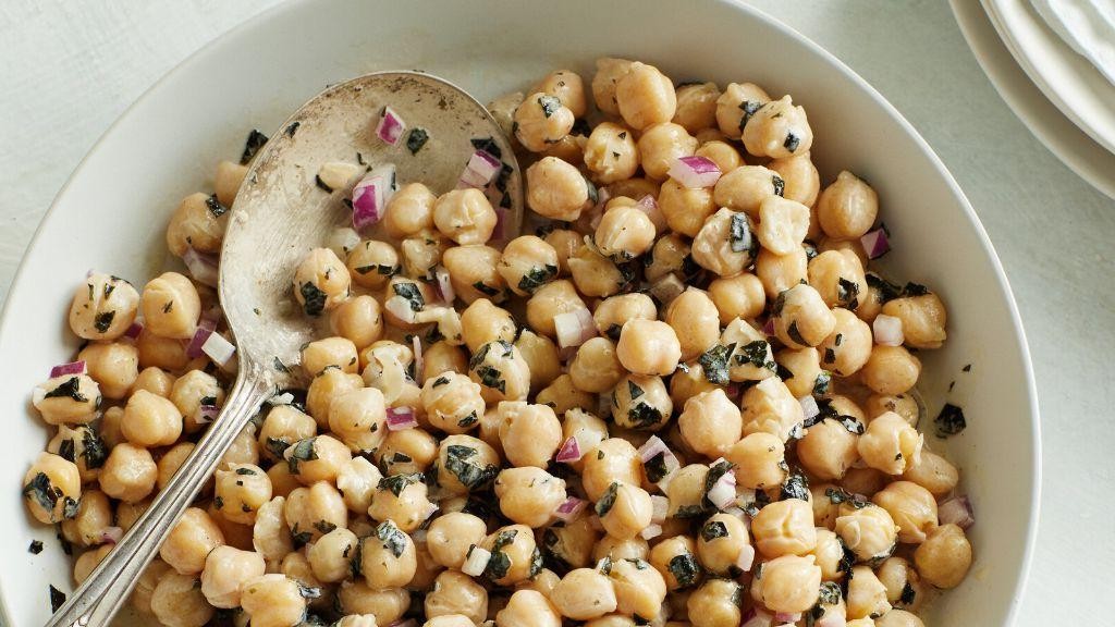 Seaweed and Chickpea Salad