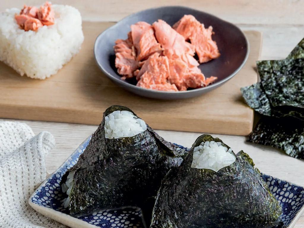 Seaweed and Salmon Onigiri
