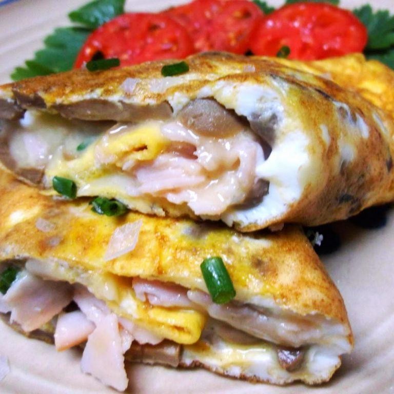 Smoked Turkey and Cheddar Omelette