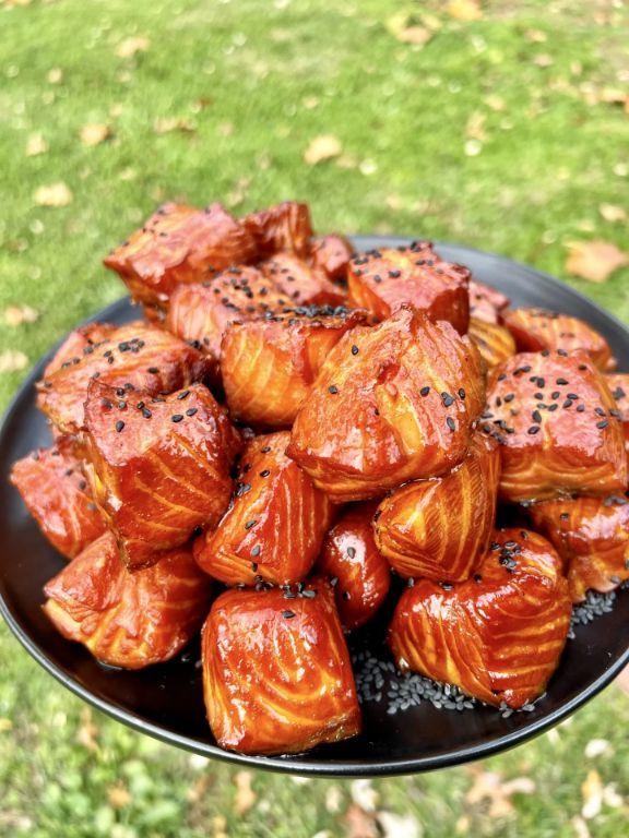 Spicy Maple-Glazed Salmon Bites