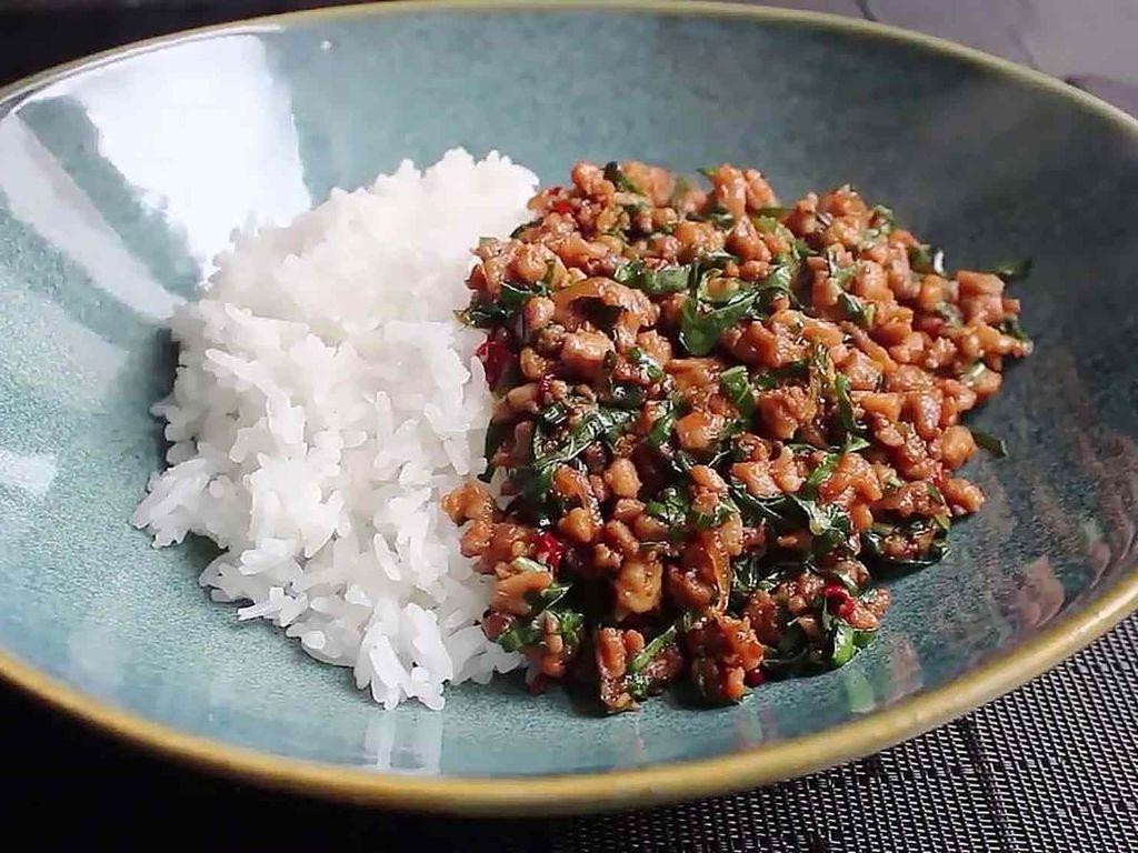 Thai Basil Chicken Curry with Holy Basil