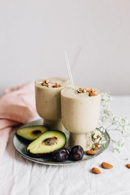 Vanilla Avocado Almond Smoothie