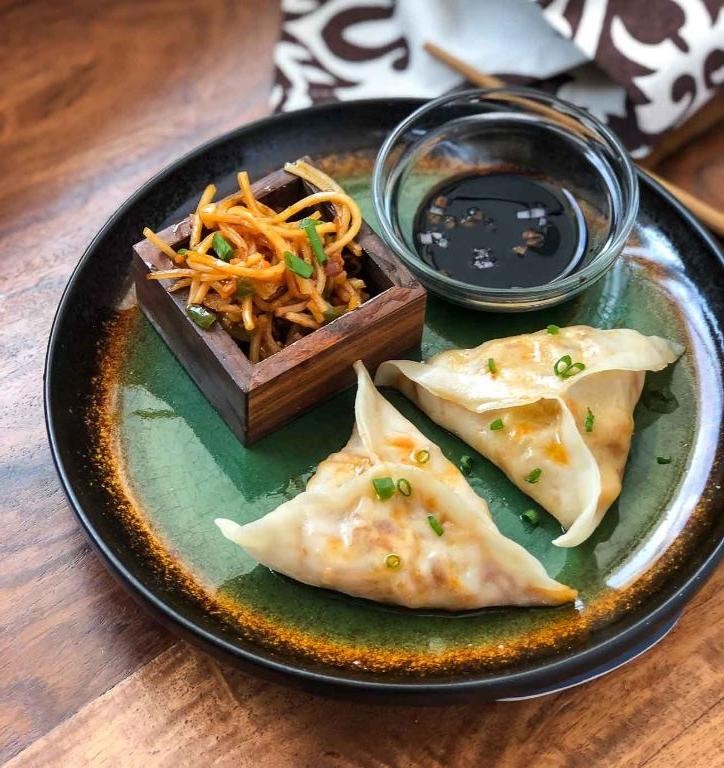 Veg Hakka Momos with Spicy Dip