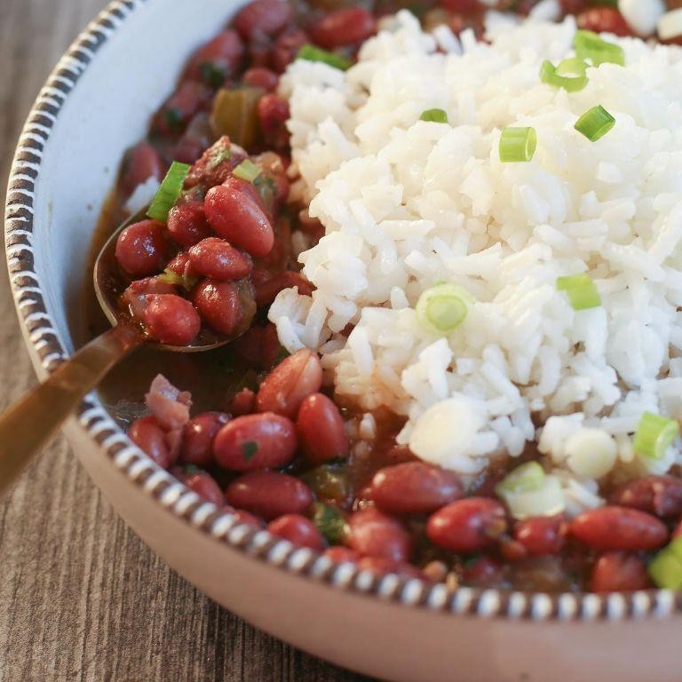 Vegetarian red beans and rice with bell peppers