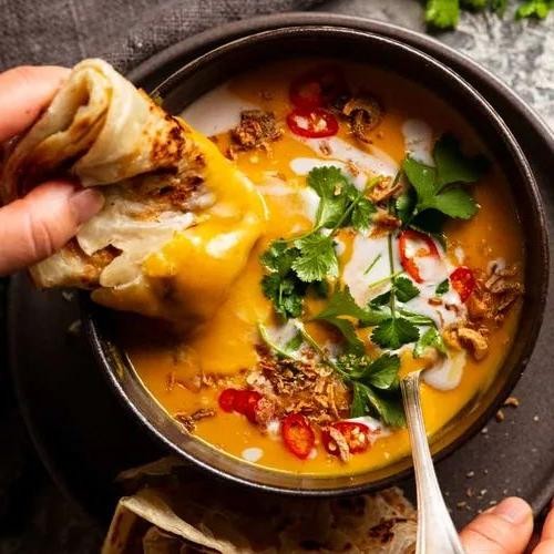 Velvety pumpkin and coconut milk soup