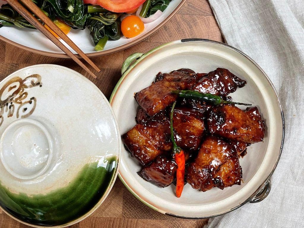 Vietnamese Caramelized Pork Belly (Thit Kho)