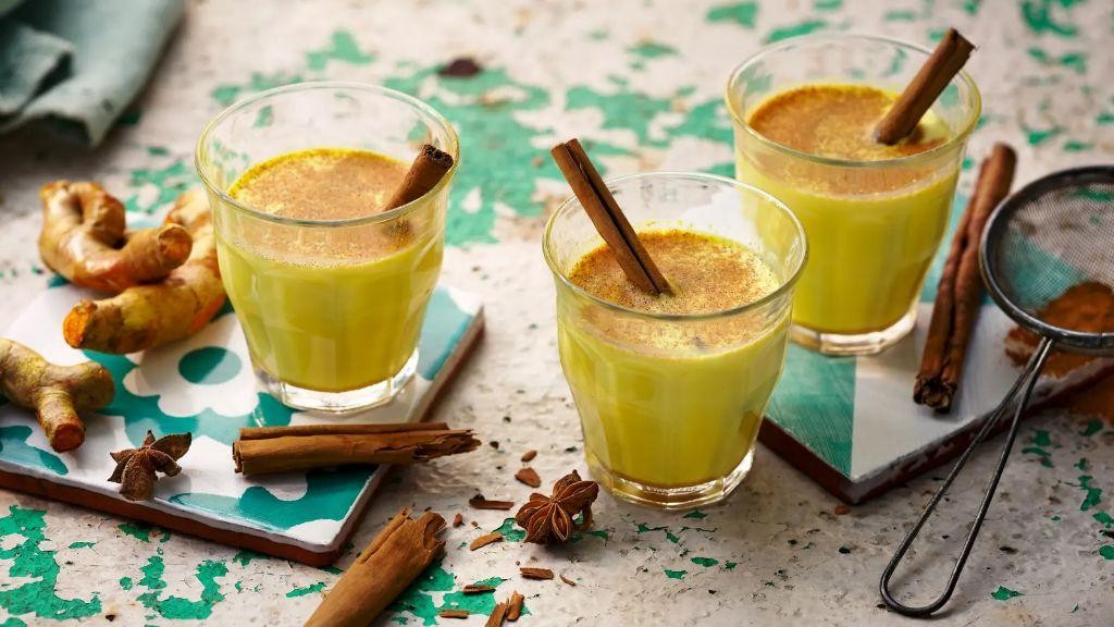Warm lactation latte with turmeric and cinnamon