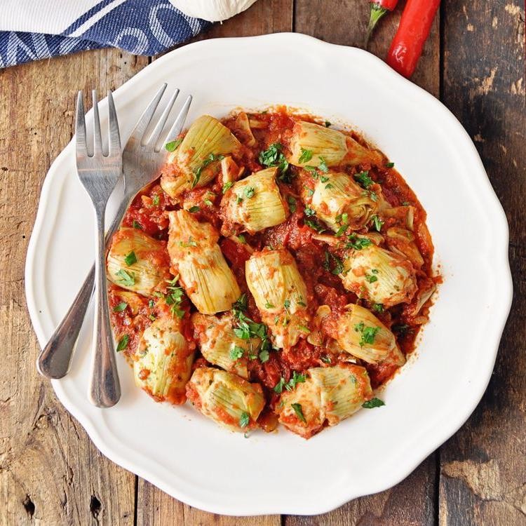 Whole Artichokes with Spicy Tomato Sauce